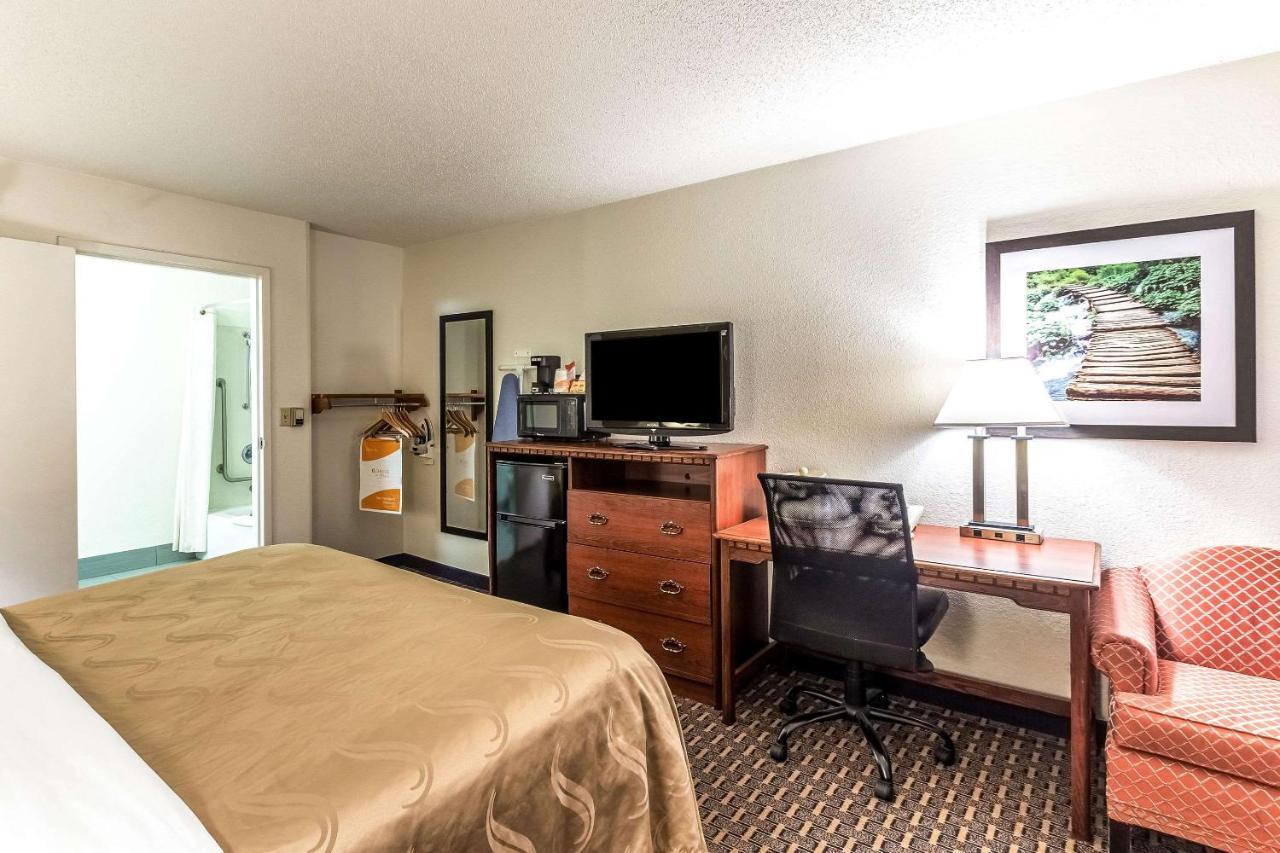 Quality Inn Milwaukee- 布鲁克菲尔德 外观 照片