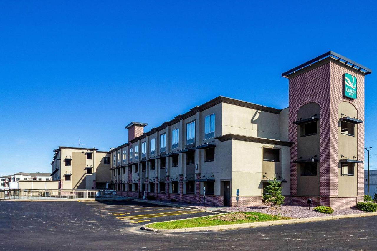 Quality Inn Milwaukee- 布鲁克菲尔德 外观 照片