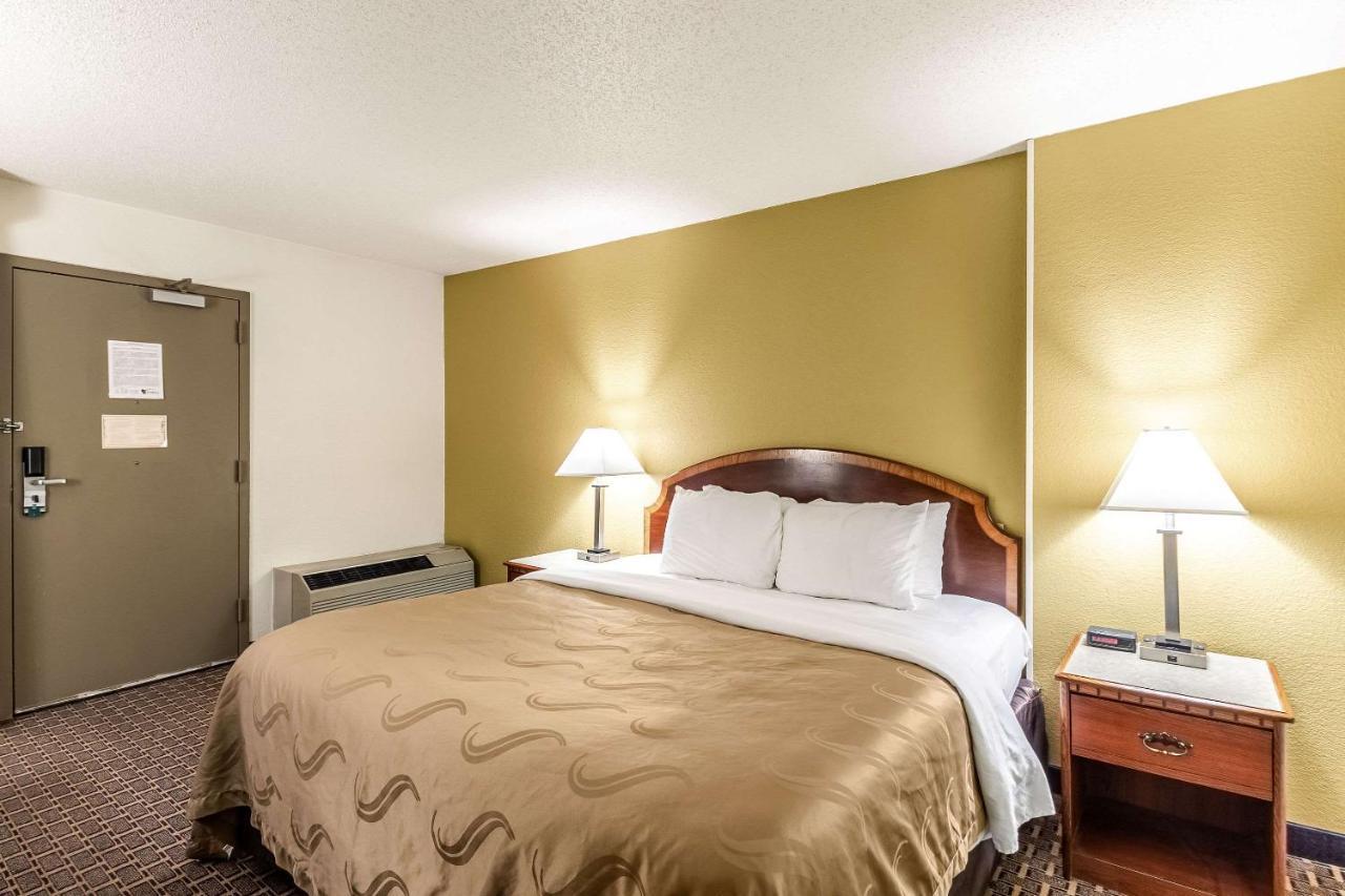 Quality Inn Milwaukee- 布鲁克菲尔德 外观 照片