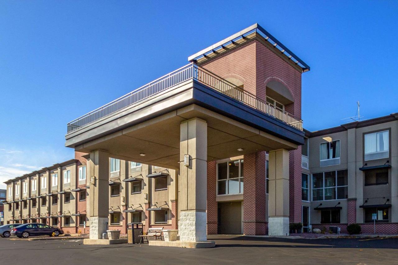 Quality Inn Milwaukee- 布鲁克菲尔德 外观 照片