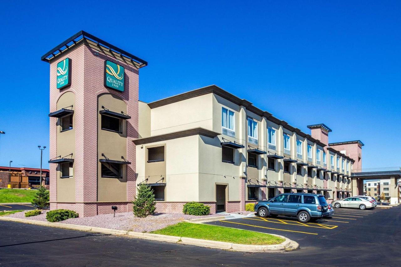 Quality Inn Milwaukee- 布鲁克菲尔德 外观 照片