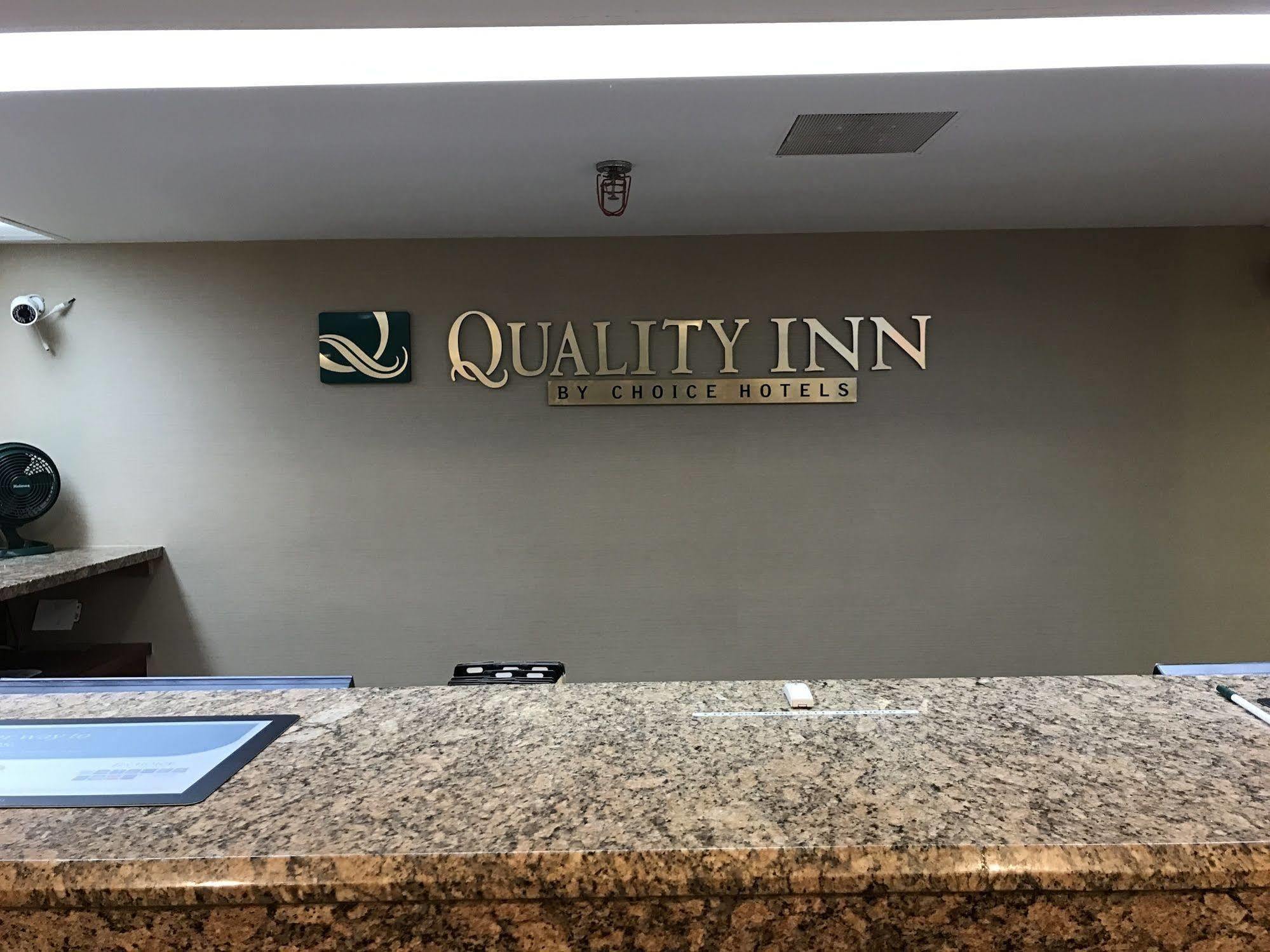 Quality Inn Milwaukee- 布鲁克菲尔德 外观 照片