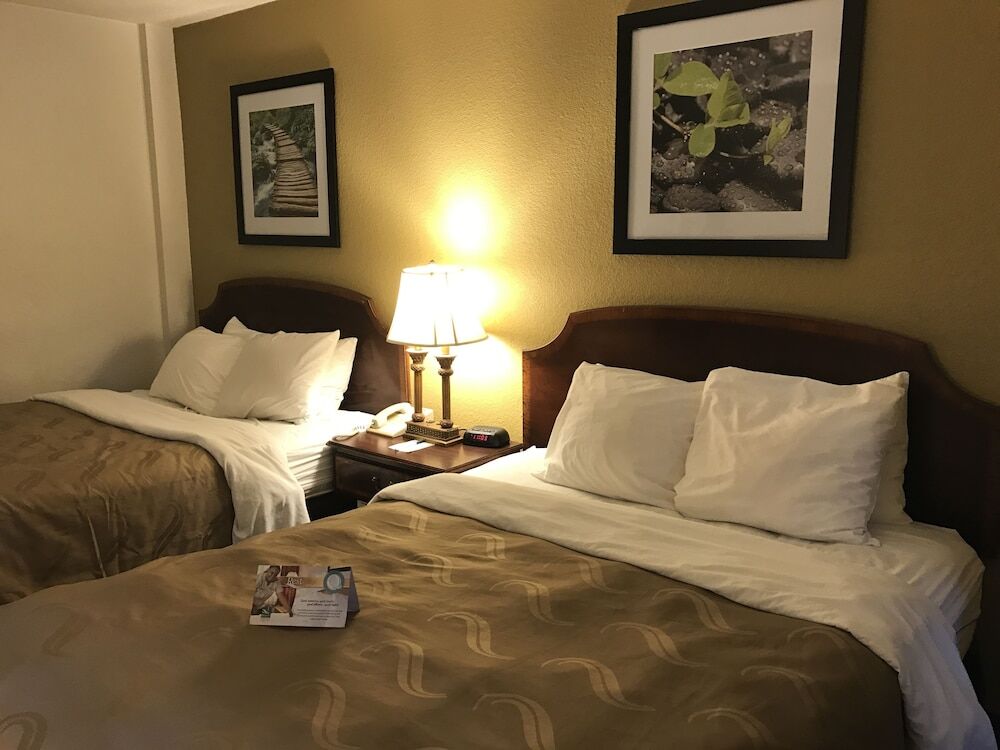 Quality Inn Milwaukee- 布鲁克菲尔德 外观 照片