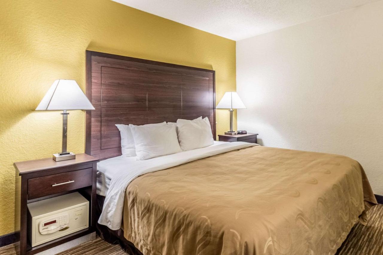 Quality Inn Milwaukee- 布鲁克菲尔德 外观 照片