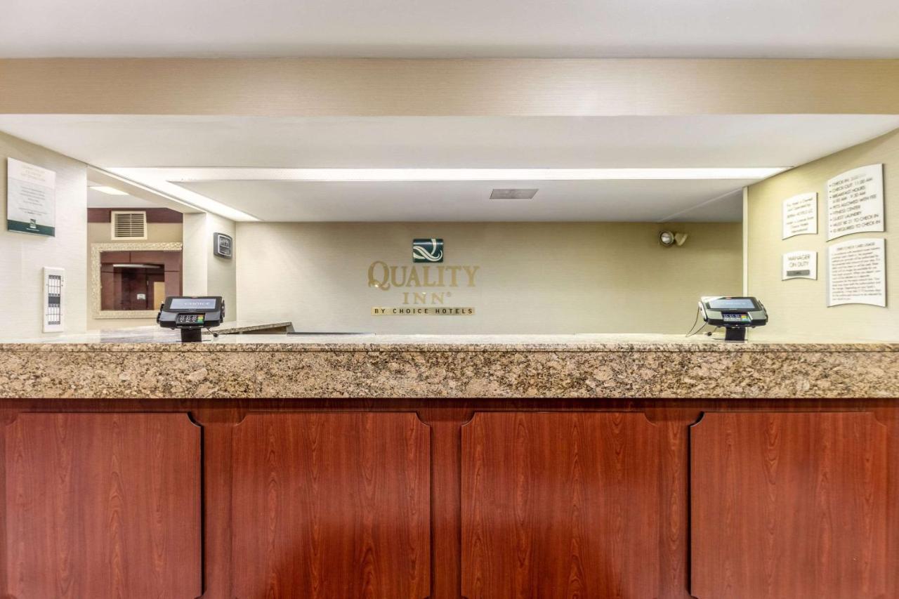 Quality Inn Milwaukee- 布鲁克菲尔德 外观 照片
