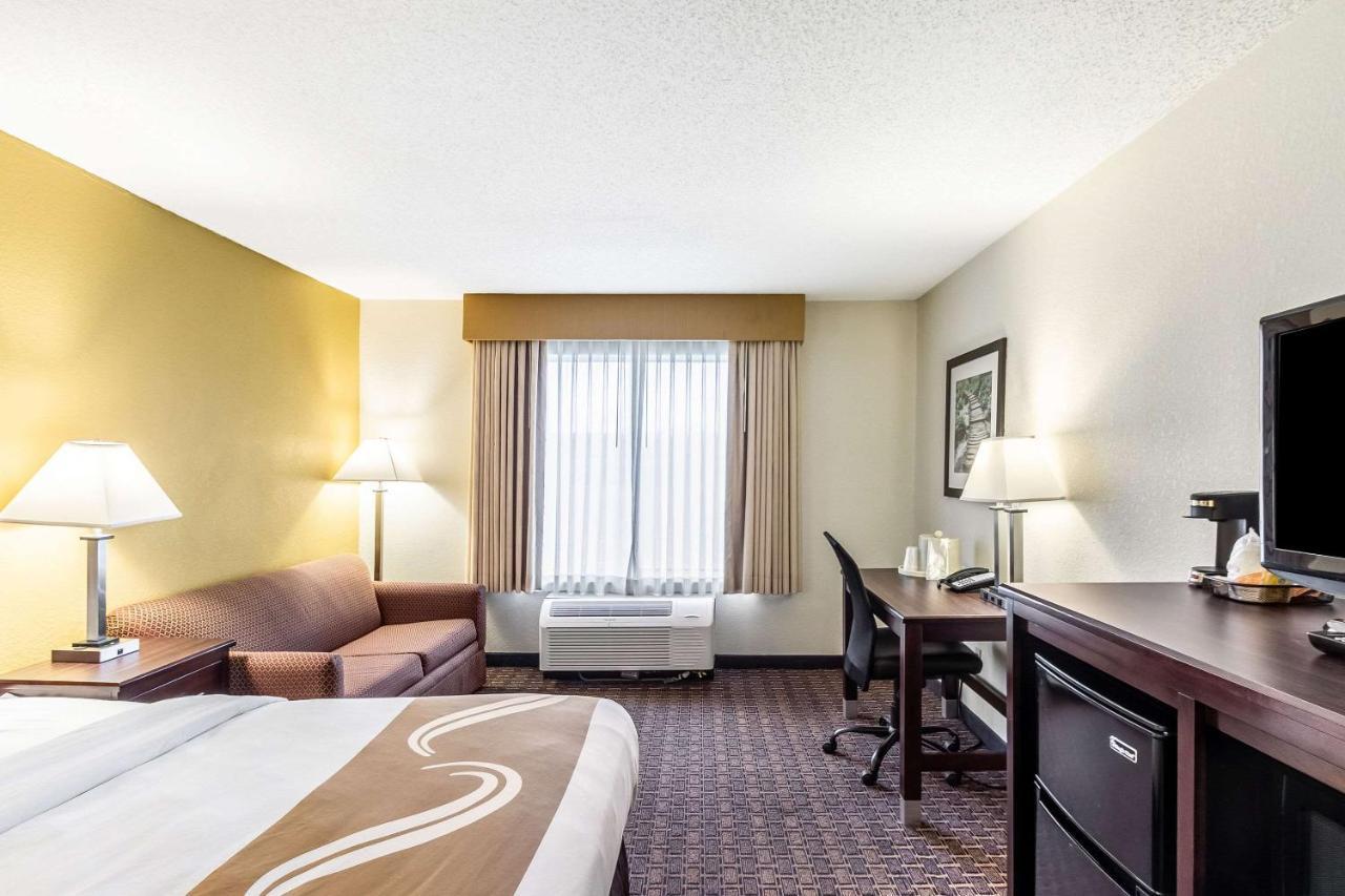 Quality Inn Milwaukee- 布鲁克菲尔德 外观 照片