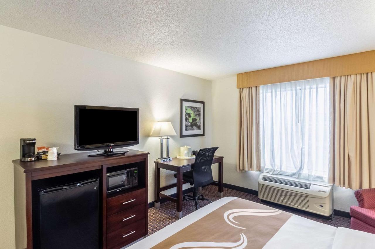 Quality Inn Milwaukee- 布鲁克菲尔德 外观 照片