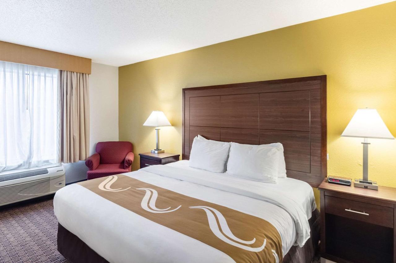 Quality Inn Milwaukee- 布鲁克菲尔德 外观 照片