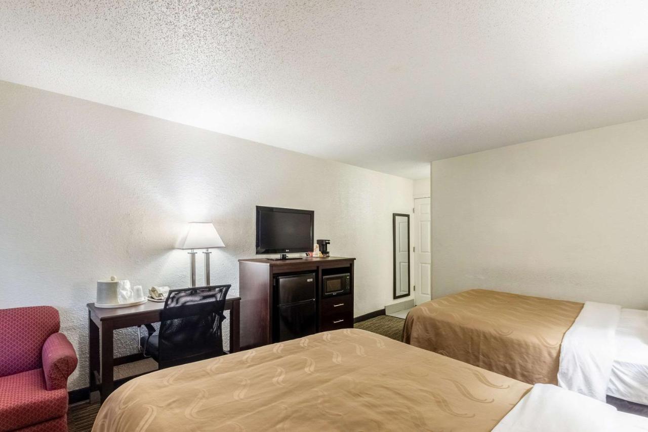 Quality Inn Milwaukee- 布鲁克菲尔德 外观 照片